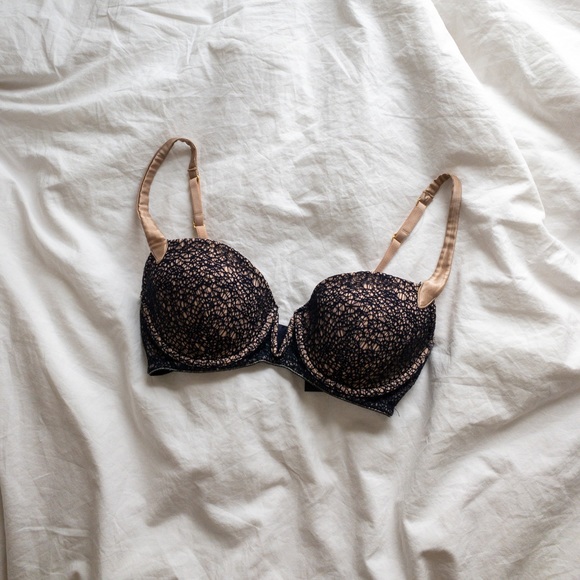 BNWT addiction navy and tan bra